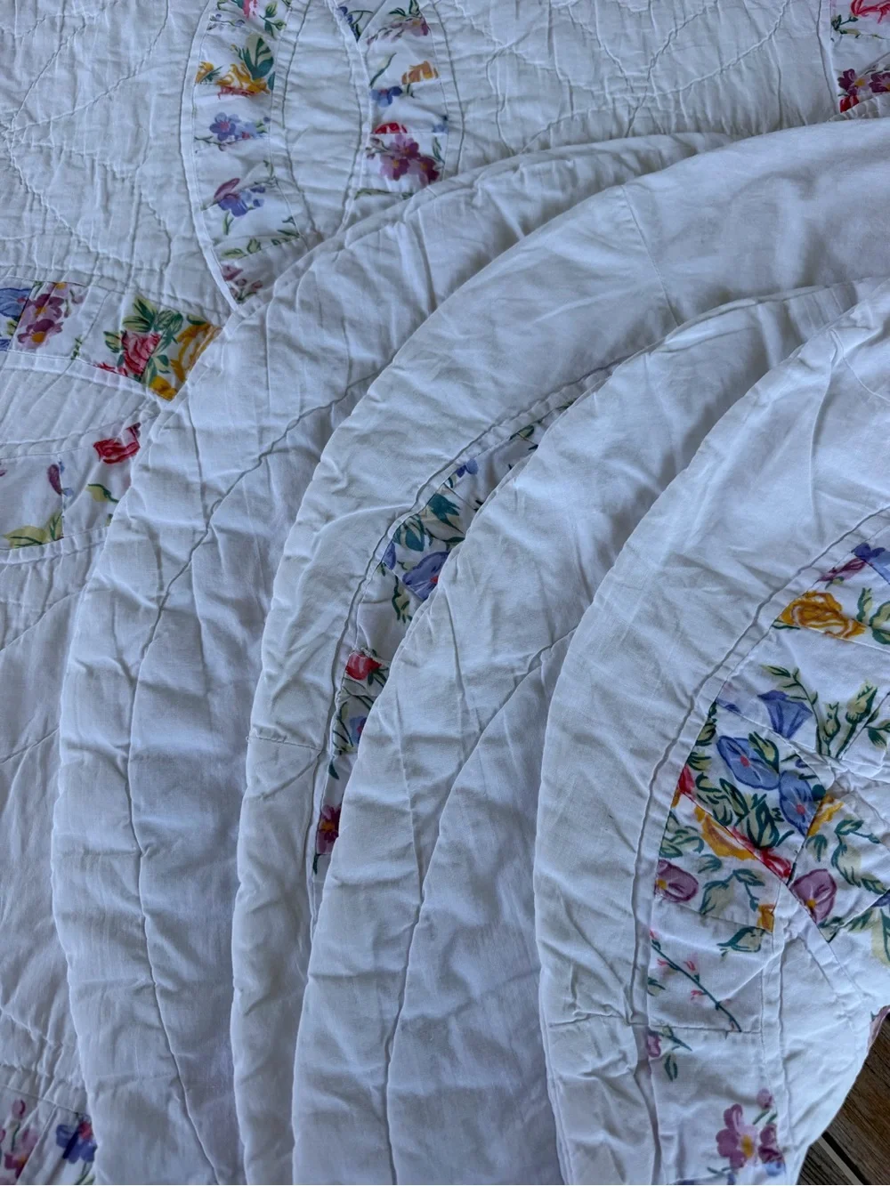 VTG 90s Floral Double Wedding Ring Quilt Scallop Edge Hand Quilted 84x100 READ